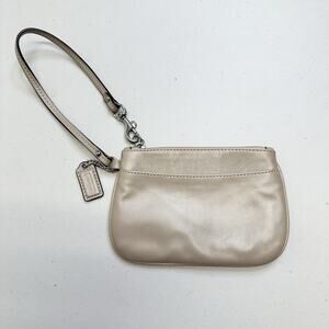 COACH Beige Tan Soft Leather Wristlet Hangtag India 6x4